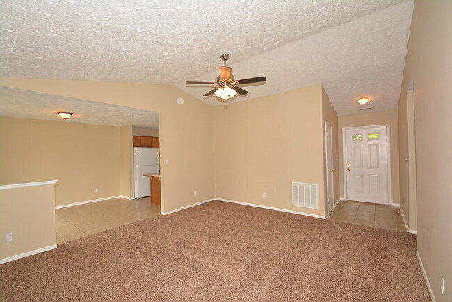 140 Park Pl Blvd in Avon, IN - Building Photo - Building Photo