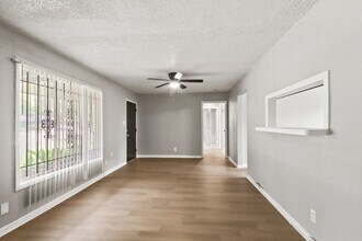 7306 Parker Rd in Houston, TX - Foto de edificio - Building Photo
