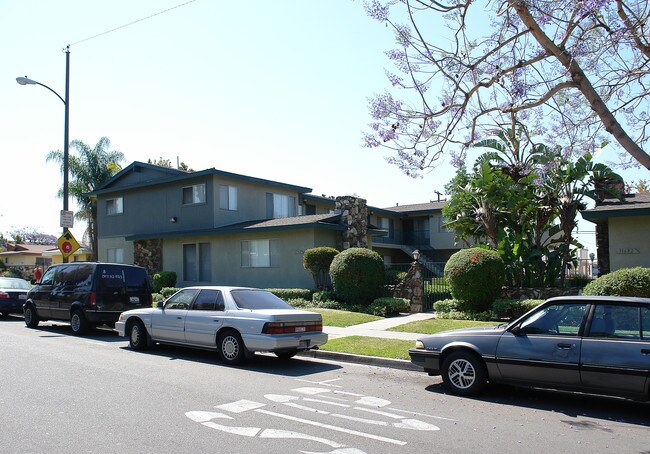 11702 Stuart Dr in Garden Grove, CA - Foto de edificio - Building Photo