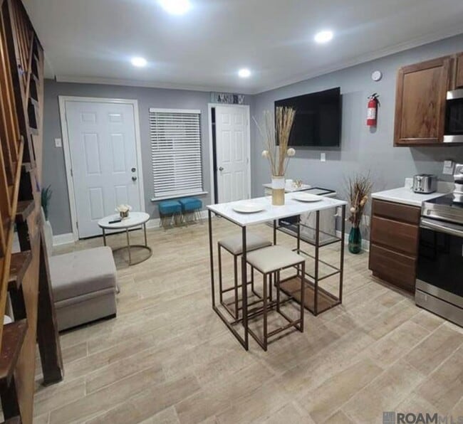 277 Chatsworth St in Baton Rouge, LA - Foto de edificio - Building Photo