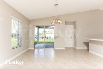 3921 SW Kabane St in Port St. Lucie, FL - Building Photo - Building Photo