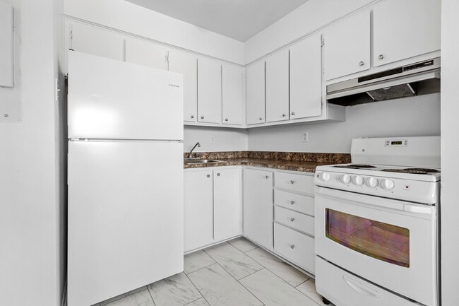 Place Bedard Apartments in Gatineau, QC - Building Photo - Building Photo