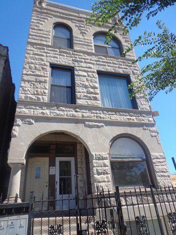 3006 W Fullerton Ave