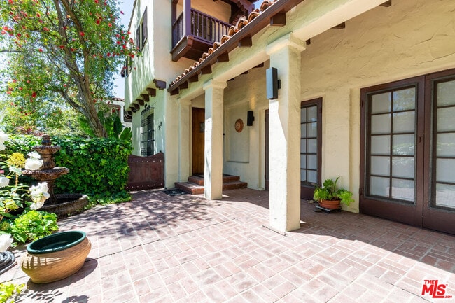 329 N McCadden Pl in Los Angeles, CA - Building Photo - Building Photo