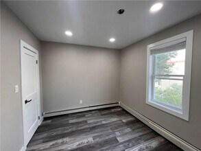 43 Kenyon St in Providence, RI - Building Photo - Building Photo