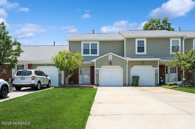 3 Birch Ln in Eatontown, NJ - Building Photo - Building Photo