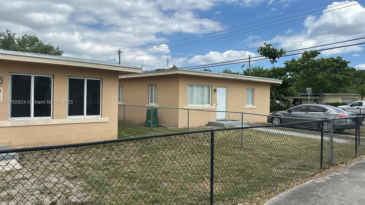 10150 NW 8th Ave in Miami, FL - Foto de edificio