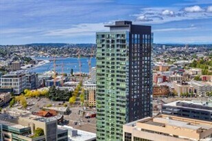 737 Olive Wy in Seattle, WA - Building Photo