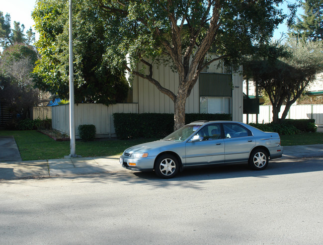 4160-4170 Byron St in Palo Alto, CA - Building Photo - Building Photo