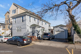 48 5th St in Highlands, NJ - Foto de edificio - Building Photo