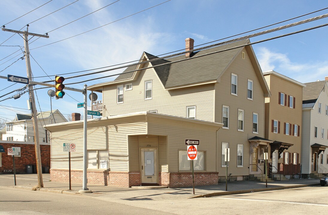 370 Union St in Manchester, NH - Foto de edificio