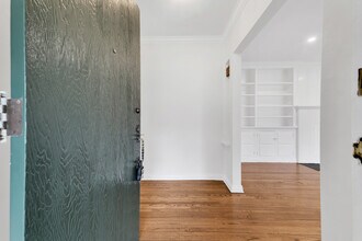 4722 Forman Ave in Toluca Lake, CA - Building Photo - Building Photo
