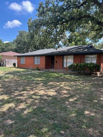 7200 Robinhood Ln in Fort Worth, TX - Building Photo