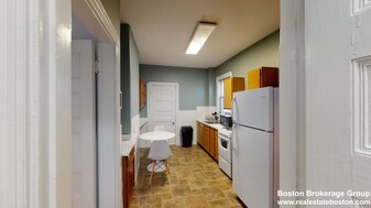 789 Columbia Rd, Unit 3 in Boston, MA - Building Photo
