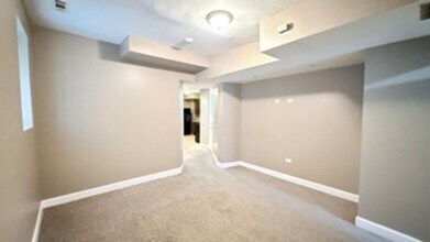 8017 S Phillips Ave in Chicago, IL - Building Photo - Building Photo