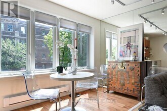 10 Tennis Crescent in Toronto, ON - Building Photo - Building Photo