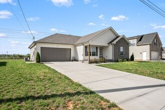 107 Meadowbrook in Shelbyville, TN - Building Photo - Building Photo