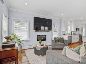 74 Forest St in New Canaan, CT - Building Photo - Building Photo