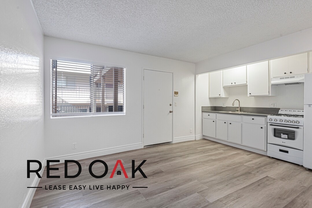 1542 Orizaba Ave in Long Beach, CA - Building Photo