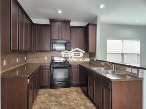 9346 Valley Tree Ln, Unit A5-W414 in Houston, TX - Building Photo - Building Photo