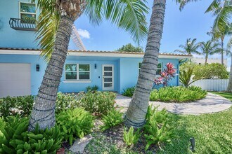 100 Neptune Dr in Hypoluxo, FL - Building Photo - Building Photo