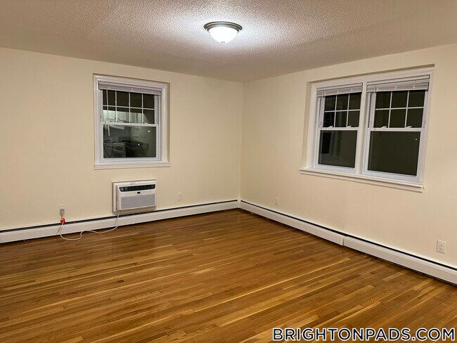 2018 Commonwealth Ave, Unit 42 in Boston, MA - Foto de edificio - Building Photo