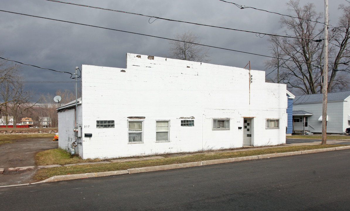 217 E Bank St in Albion, NY - Building Photo