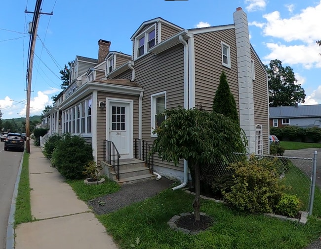 261 Main St, Unit 2, Unit 2