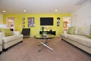 1299 Yorkshire Ct in Davenport, FL - Building Photo