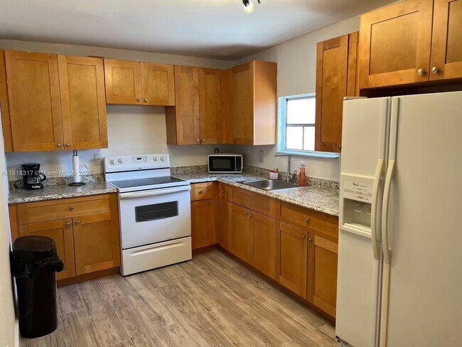 2701 NW 24th Ct in Miami, FL - Building Photo - Building Photo