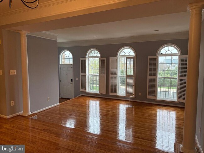 24598 Siltstone Square in Stone Ridge, VA - Foto de edificio - Building Photo
