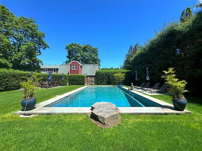 property at 198 S Country Rd