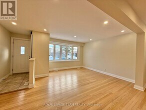 973 Eiffel Ave in Ottawa, ON - Building Photo - Building Photo