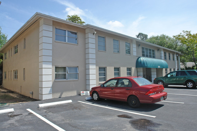 Citadel Apartments of Sarasota in Sarasota, FL - Foto de edificio - Building Photo