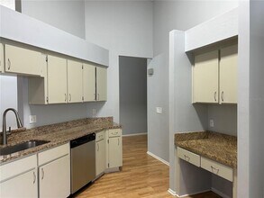 8718 Imperial Ct in Tampa, FL - Building Photo - Building Photo