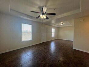 1204 E Lyon St in Laredo, TX - Foto de edificio - Building Photo