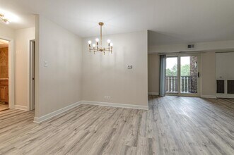 675 Grove Terrace in Elk Grove Village, IL - Foto de edificio - Building Photo