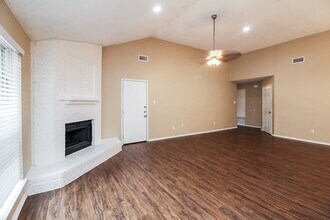 405 Lemon Dr in Arlington, TX - Foto de edificio - Building Photo