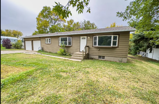 property at 9 7th Ave SE