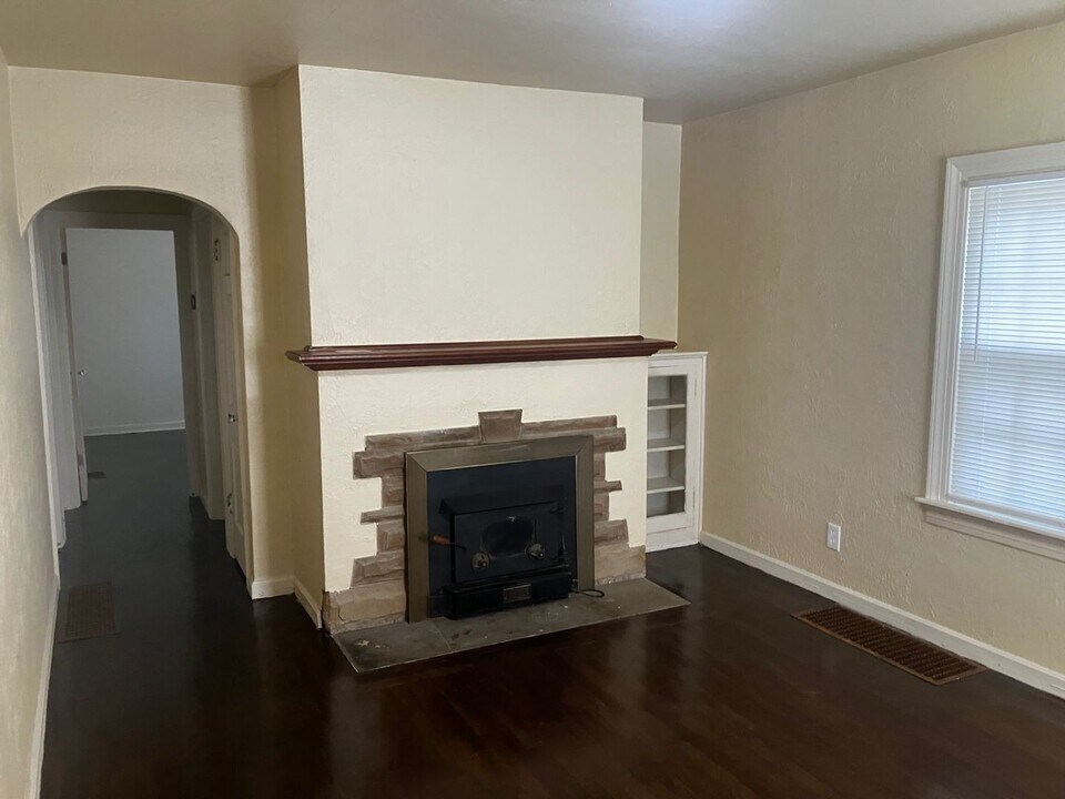2330 Rugby Rd in Dayton, OH - Building Photo