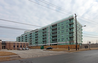 Wilshire-on-the-Green Apartments