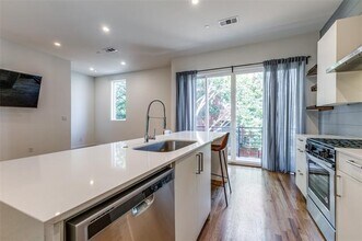 3816 San Jacinto St in Dallas, TX - Building Photo - Building Photo