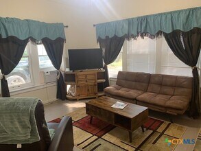 5804 San Marcos Hwy in Luling, TX - Building Photo - Building Photo