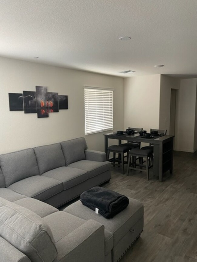 7005 Magenta Moon St in North Las Vegas, NV - Building Photo - Building Photo