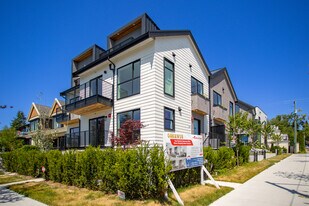 7351-7359 Oak St in Vancouver, BC - Building Photo