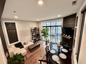 1543 N Bosworth Ave, Unit 2 in Chicago, IL - Building Photo - Building Photo