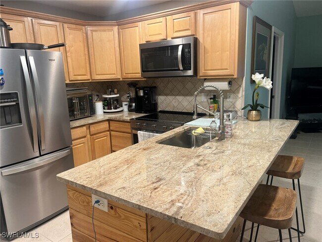 8328 Matanzas Rd in Ft. Myers, FL - Foto de edificio - Building Photo