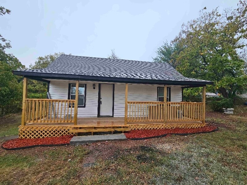 730 E 5th Ave in Bristow, OK - Foto de edificio