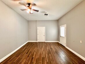 6612 Greg St in Rosharon, TX - Foto de edificio - Building Photo