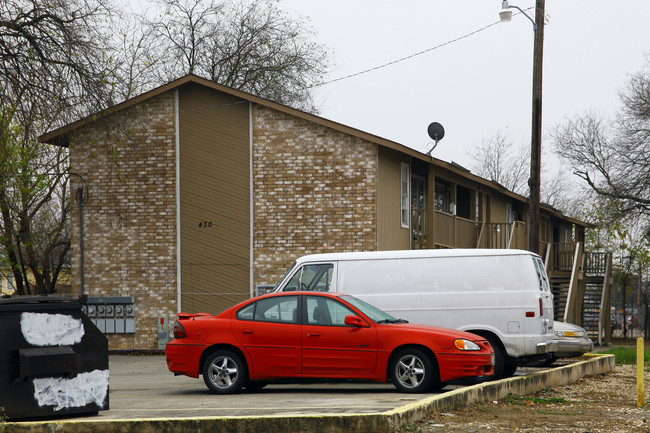 430 Kendalia Ave in San Antonio, TX - Foto de edificio - Building Photo